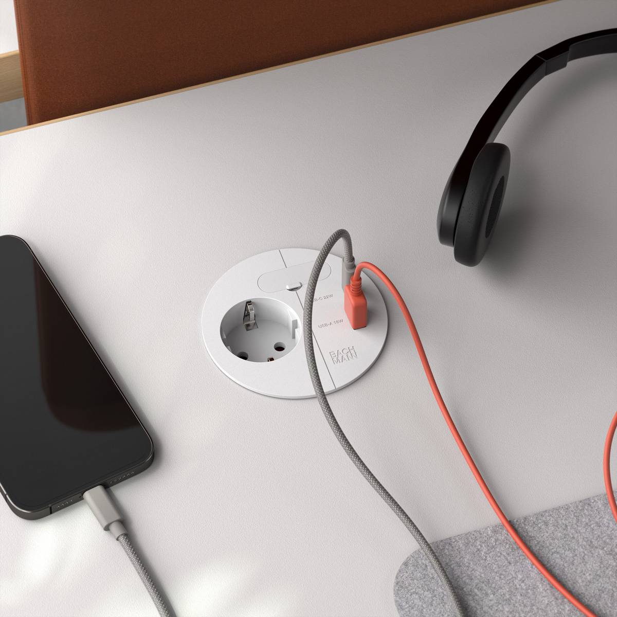 BACHMANN LOOP IN CHARGE 1xCEE7/3 ws, 1x USB A/C 22W 1xKBD 0,2m