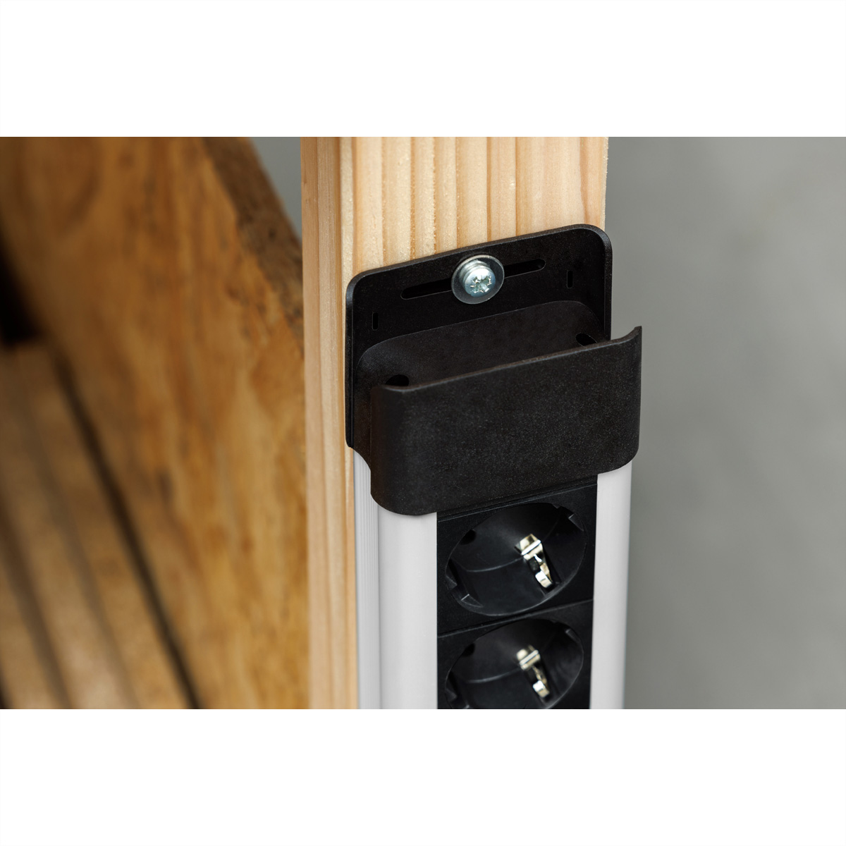 BACHMANN CONNECTUS 6xCEE7/3, 1xSPD-Plus 1xSchalter 2,0m CEE7/7 Schwarz