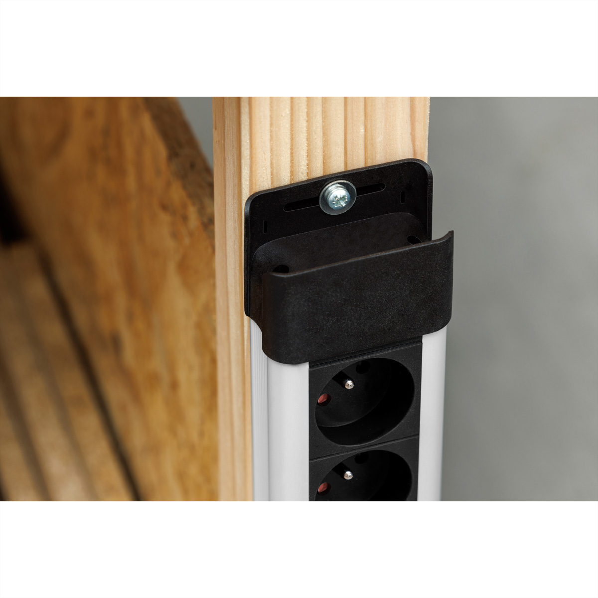 BACHMANN CONNECTUS 4xUTE, 1xSchalter 2,0m CEE7/7 Schwarz