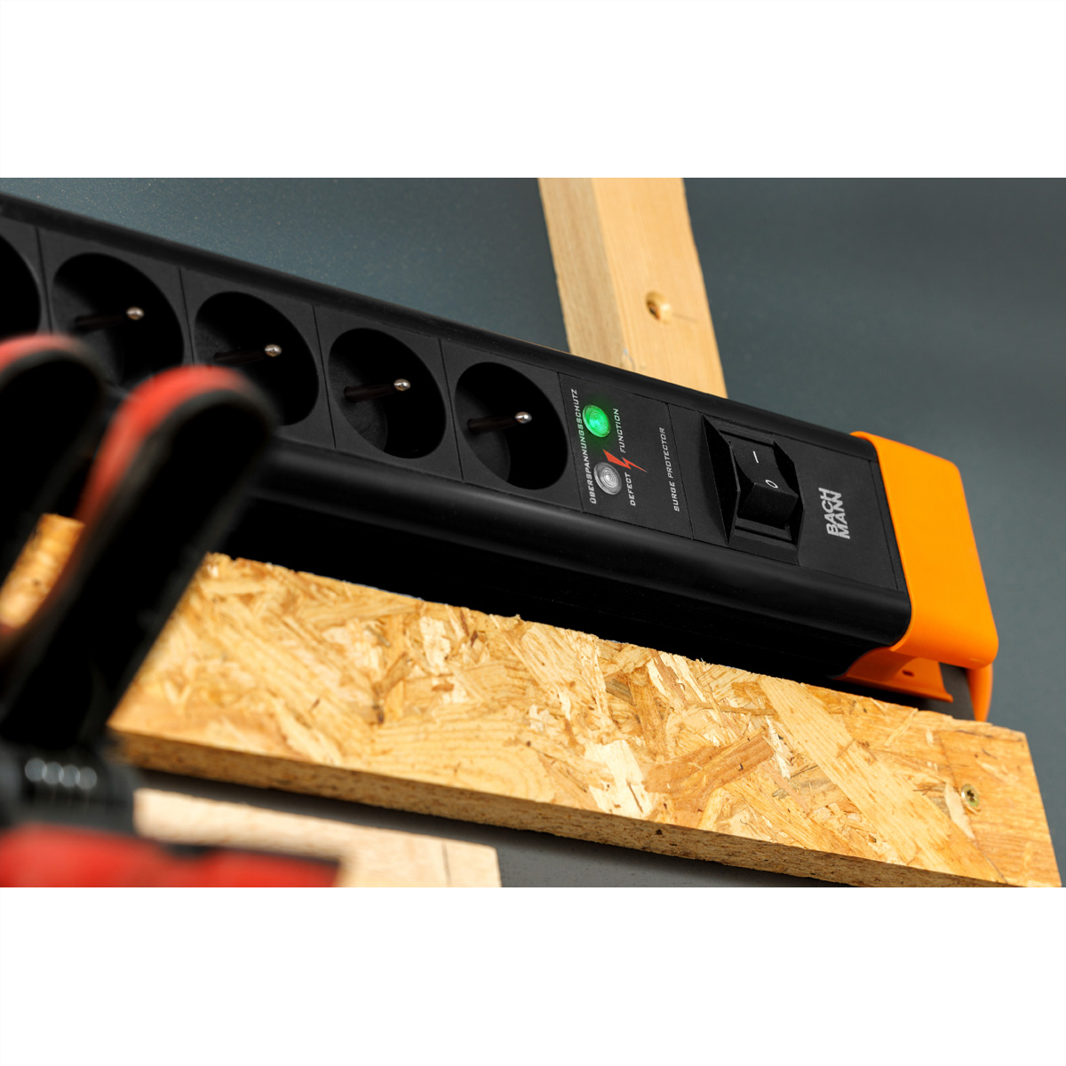 BACHMANN CONNECTUS 4xUTE, 1xSchalter 2,0m CEE7/7 Schwarz/Orange